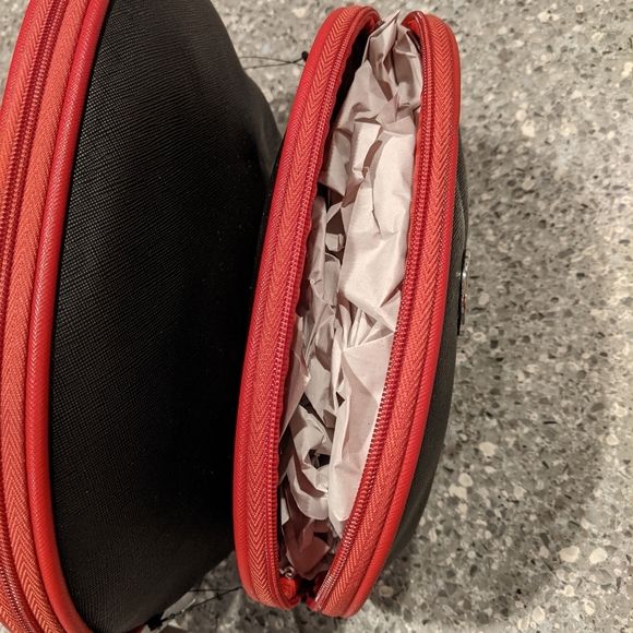 Kenneth Cole Reaction Travel/Make-up case set - Picture 5 of 6